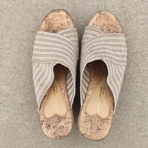 Comfortable wedges by Dezario